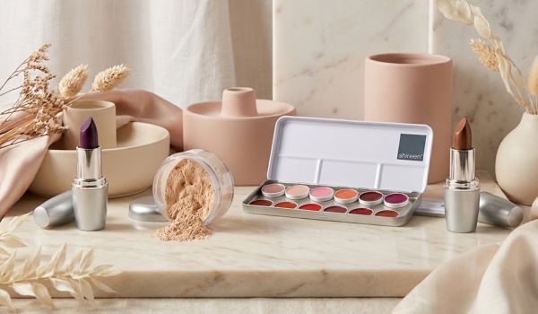 Make-up-Produkte in offener Palette