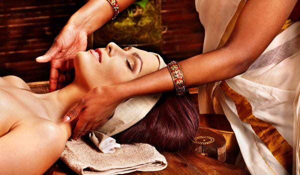 Ölmassage nach ayurvedischer Tradition
